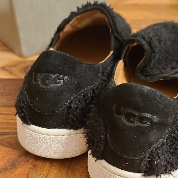 UGG Ricci Slip On Shoe size 7 in black sherpa EUC - Picture 6 of 6